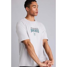 DeFacto NBA Milwaukee Bucks Overshırt Fit Kısa Kollu Tişört H3329AX26SM