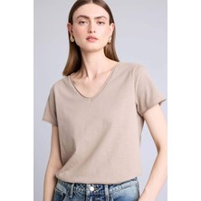 DeFacto %100 Pamuk Regular Fit V Yaka Basic Kısa Kollu Tişört K1507AZ26SM