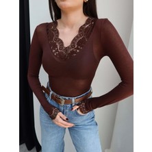 Dantel Yaka Kaşmir Karısımlı Bluz