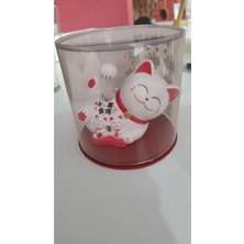 Famemus Accessory Yatarak Kolunu Sağlayan Kedicik Modeli 10CM *10CM Boyutu Büyüktür