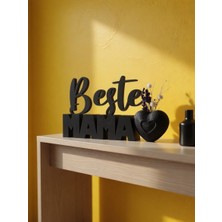 Tilekey Seramik Anneler Günü Özel “beste Mama” 3D Biblo – Çiçeklikli Kalp Detaylı Dekoratif Masa Süsü
