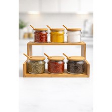 Nokka 6’lı Cam Baharatlık Seti Bambu Standlı Kaşıklı (8x8 Cm) – Kapaklı Cam Kavanoz Baharat Düzenleyici
