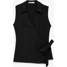 Koton Kadın Fiyonk Bağlama Detaylı Gömlek Yaka Kolsuz Kruvaze Bluz Polyester Karışımlı
