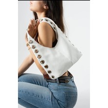 Özüm Çanta Günlük Şık Tasarım Metal Halka Detay Yumuşak Deri Görünümlü Kadın Kol ve Omuz Çanta Beyaz