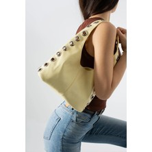 Özüm Çanta Günlük Şık Tasarım Metal Halka Detay Yumuşak Deri Görünümlü Kadın Kol ve Omuz Çanta Sarı