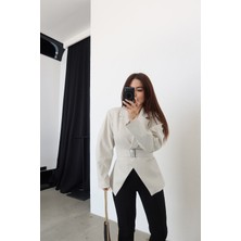 Özge Özgenç Asimetrik Kesim Kemeri Lastikli Ceket
