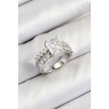 Kuşkaya Ticaret Pirinç Büyük Zirkon Taşlı Model Gümüş Renk Kadın Yüzük