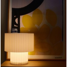 The Shogun Halo Pleat – Dekoratif Masa Lambası