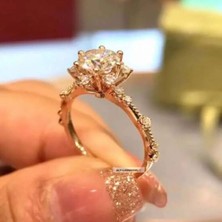 Model Alyans Lotus Gümüş Tektaş Yüzük Işıklı Kuyusunda