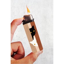 Huggy Craft Kapı Arkası Siyah Beyaz Kedili Baskılı Klasik Çakmak, Tekrar Doldurulabilir