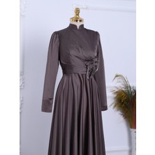 Moda Morfo Beli Gül Detaylı Drapeli Saten Abiye -Kahve