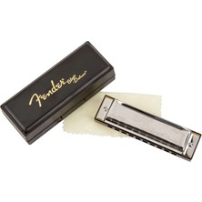 Fender Harmonica Blues Deluxe C - Do Mızıka, Chrome Metal Kapak ve PVC Kombinasyonlu Tasarım