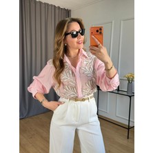 Size Özgü Pembe Yaprak Nakışlı Gömlek