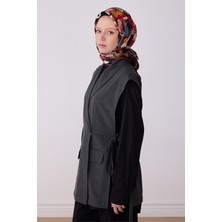 Belli Siyah Çiçek Desen %100 Twill Ipek Eşarp 4312-31