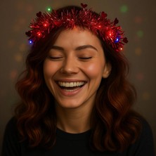 Pileli Store Kalp Püsküllü Gece Parıltısı 3 Modlu Led&amp;#39;li Işıklı Taç Kırmızı Renk