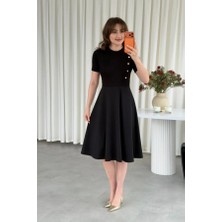 Kadın Kısa Kollu Bisiklet Yaka Gold Düğme Detay Midi Boy Elbise