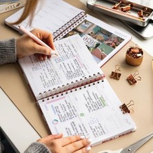 Cekar Store 2026 18X20 Spiralli Haftalık Kare Ajanda 12 Aylık - Kiraz