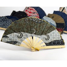 Bak Gel Al Vintage El Yapımı Bambu Saplı Kumaş (M Boy) Yelpaze, Renkli ve Batik Desenli Katlanabilir Model