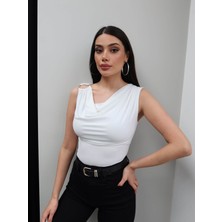 Esra Helvacı Sıfır Kol Tokalı Degaje Yaka Bluz