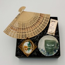 As Gift Anneler Gününe Özel Kişiye Özel Haki Fincan &  Ahşap Naturel Yelpaze & Kokulu Sabun & Mehmet Efendi Türk Kahvesi Hediye Seti