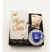 As Gift Kişiye Özel Beyaz Defter & Kişiye Özel Desenli Mavi Fincan & Kişiye Özel Beyaz Roller Kalem & Mehmet Efendi Türk Kahvesi Hediye Seti