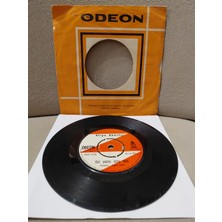 Plakperest Aliye Akkılıç ‎– Dut Yedim Tuttu Beni  - Türkiye Dönem  Basım 45LIK Plak-2.el