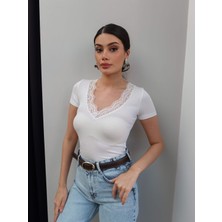 Esra Helvacı Yaka Dantelli Tshirt
