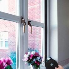 Daisy Home Köpük Yalıtım Bandı, Ses Yalıtımlı Şok Emici Kapı Hava Geçirmez Şerit, Kendinden Yapışkanlı Kapı Pencere Contası, Ev Için Hava Akımı Önleyici Klima Şeridi (Her Biri 1m Uzunluğunda 8 Rulo)