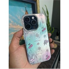 Daisy Home - 16 Pro Max ile Uyumlu Kılıf Kamera Çercevesi Taşlı Arkası Hologram 3D Desenli Renk Yansımalı Figür Kapak