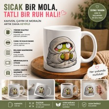 Tişört Kodu Sevimli Kurbağa Tasarımlı Porselen Kupa – Cozy Coffee Mug, Hediye Fikri