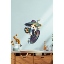 Macrodec Satori Altın Şansın Sessizliği Metal Tablo - Modern Kadın ve Japon Balığı Temalı Lüks Duvar Dekoru