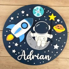 Brand House Doğal Ahşap Lazer Kesim Astronot Temalı 3D Katmanlı Çocuk ve Bebek Kapı Duvar Süsü