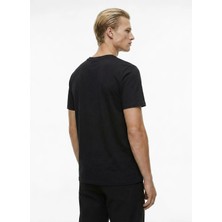 Calvin Klein Jeans Siyah Erkek Standart Baskılı T-Shirt LV04RE811GUB1 Siyah T-Shirt