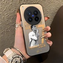 HONTINGA Vivo X300 Pro ile Uyumlu Kılıfı Silikon Kenar Sert Arka Düşüme Önleyici Basitlik Anti Düşme Kamera Korumali Cristiano Ronaldo Desen Telefon Kılıfı K1-1153