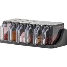 Mabeyn 6’lı Standlı Kaşıklı Baharatlık Seti – Duvara ve Tezgaha Uygun, 300 ml Kapasiteli, Etiketli Şeffaf Baharat Kutuları, Kaşıklı Düzenleyici Stand