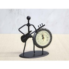 Elwes Metal Saatli Gitar Çalan Müzisyen