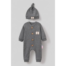 Bubito Unisex Tahta Düğme Görselli Şapkalı Şık Bebek Tulum-Gri