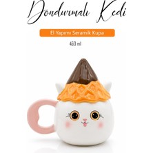 Rosie Şapkalı Kedi Figürlü Dolomite Kupa, El Yapımı 450 ml Kapaklı Mug