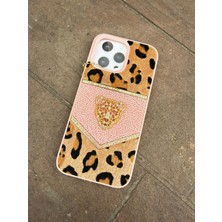 Madam Case Iphone 16 Pro Max Uyumlu Pembe Renk Leopar Desenli Taşlı Tüylü Premium Kılıf
