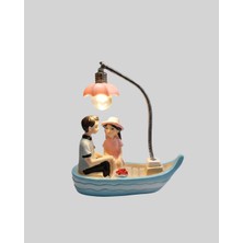 Kesgin Market® Romantik Sandal Üzerinde Çift Figürü LED Gece Lambası Masa Dekoru Teknokesgin