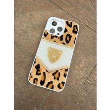 Madam Case Iphone 16 Pro Uyumlu  Beyaz Renk Leopar Desenli Taşlı Tüylü Premium Kılıf