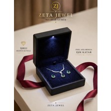 Zeta Jewel 925 Ayar Gümüş Zümrüt Taşlı Kolye ve Küpe Seti – Işıklı Hediye Kutulu