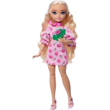 Barbie Dream Besties Festival Kombinleri Barbie Malibu Bebek ve Aksesuarları Pembe Çiçek Desenli