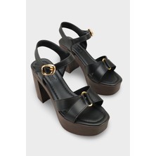 Capone Outfitters Sheilah Platform Çapraz Bantlı Bilekten Bantlı Kadın Sandalet