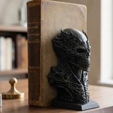 Modela Varnok Gotik Kuru Kafa Kitap Tutucu | Dekoratif Kitap Standı | Dark Fantasy Tasarım