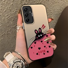 Ucuc Samsung Galaxy A25 Uyumlu Sert Akrilik Arka Silikon Kenar Lens Koruma Şık Baskı Kılıf