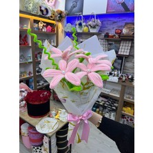 Umay Flowers El Yapımı Şönil Çiçek Buketi – Pembe Lilyum Tasarım Hediye Buketi