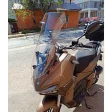 Motocam Yuki Adventure 150 Ön Cam 2023-2026 Model 65CM Şeffaf Renkli 4mm Orta Boylu