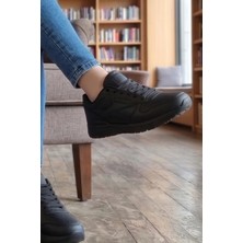 In Step Pure Comfort: Siyah Modern Şehir ve Yürüyüş Ayakkabısı