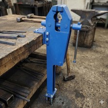 Zargana Ağır Hizmet Tipi Ayaklı Kuyruklu Mengene - 140 mm / 43 kg